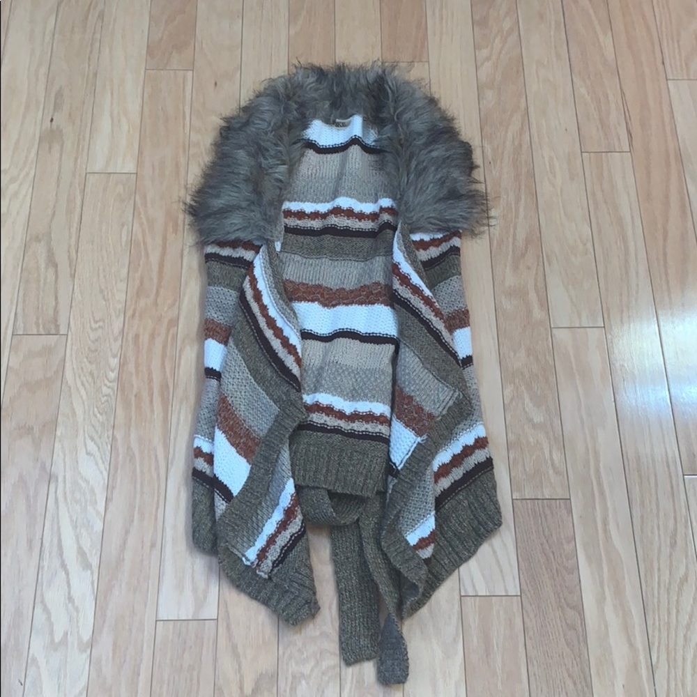 BKE Sleeveless Cardigan